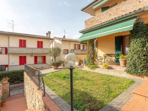 casa indipendente in vendita a Campi Bisenzio in zona San Piero a Ponti
