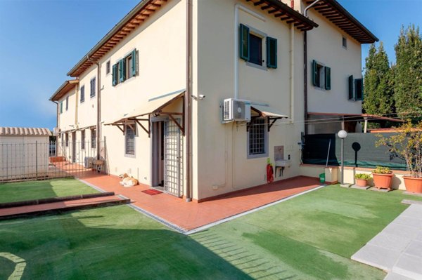 casa indipendente in vendita a Campi Bisenzio in zona Capalle