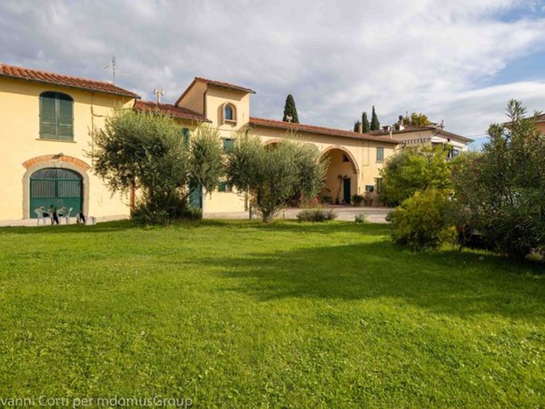 casa indipendente in vendita a Campi Bisenzio