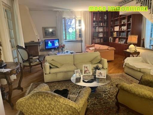 casa indipendente in vendita a Campi Bisenzio