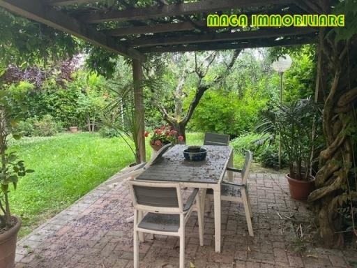 casa indipendente in vendita a Campi Bisenzio