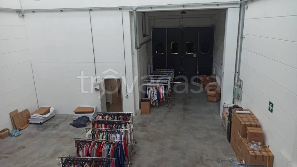locale commerciale in vendita a Campi Bisenzio in zona San Giorgio a Colonica