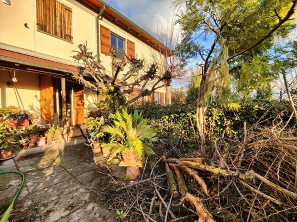 casa indipendente in vendita a Campi Bisenzio
