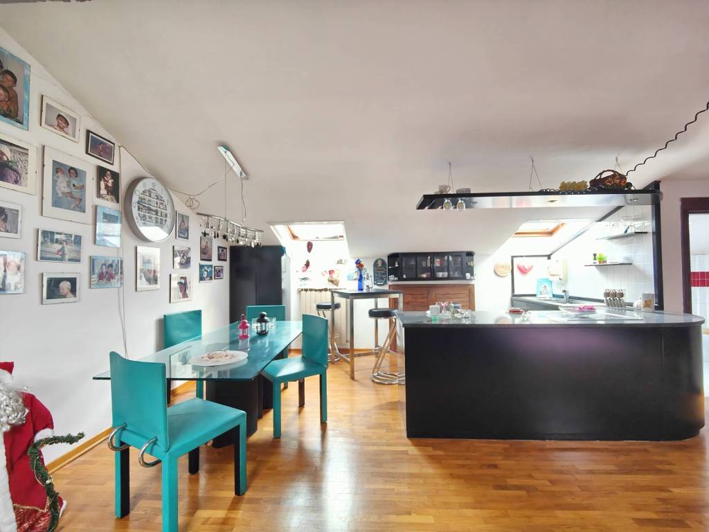 casa indipendente in vendita a Campi Bisenzio