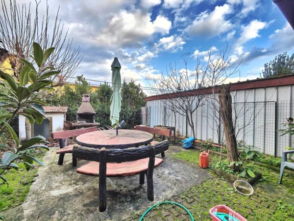casa indipendente in vendita a Campi Bisenzio