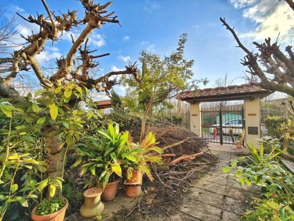 casa indipendente in vendita a Campi Bisenzio