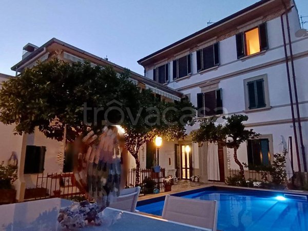 casa indipendente in vendita a Campi Bisenzio in zona Capalle