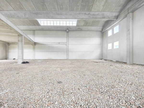 locale commerciale in vendita a Campi Bisenzio in zona Il Rosi