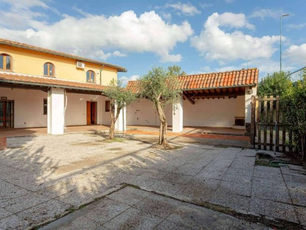 casa indipendente in vendita a Campi Bisenzio