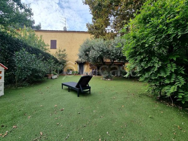 casa indipendente in vendita a Campi Bisenzio