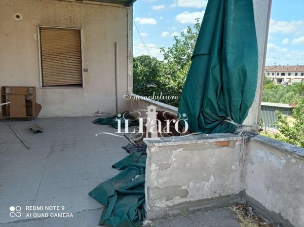 intera palazzina in vendita a Campi Bisenzio