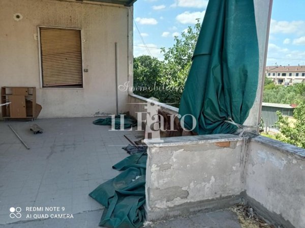 casa indipendente in vendita a Campi Bisenzio