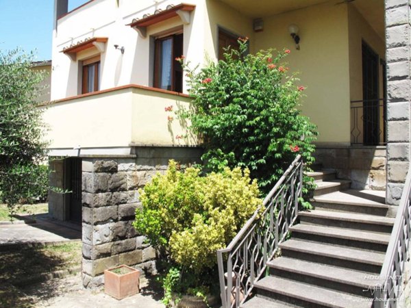 casa indipendente in vendita a Campi Bisenzio in zona Sant'Angelo a Lecore