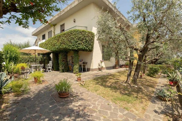 casa indipendente in vendita a Campi Bisenzio