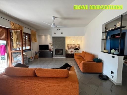 casa indipendente in vendita a Campi Bisenzio