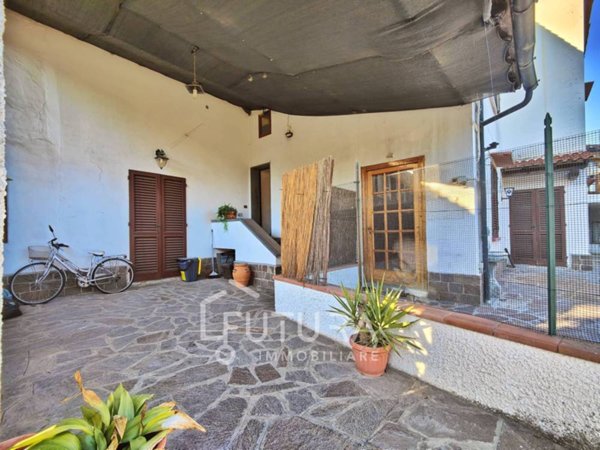 casa indipendente in vendita a Campi Bisenzio