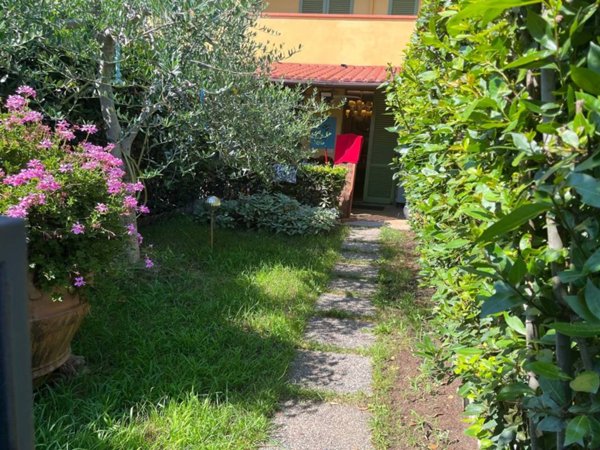 casa indipendente in vendita a Campi Bisenzio in zona San Piero a Ponti