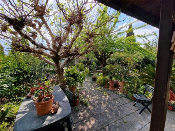 casa indipendente in vendita a Campi Bisenzio