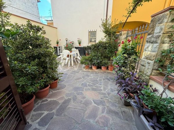 casa indipendente in vendita a Campi Bisenzio in zona San Donnino