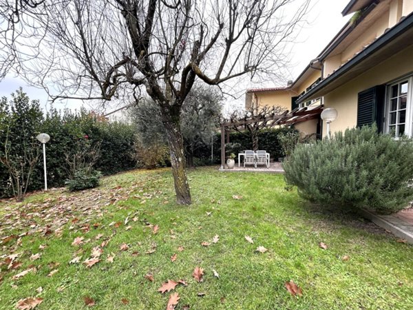 negozio in vendita a Campi Bisenzio