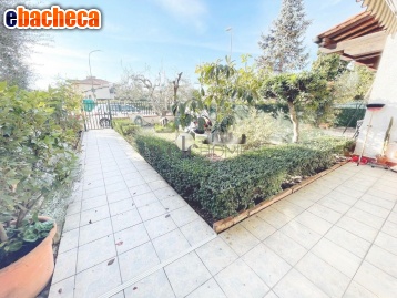 casa indipendente in vendita a Campi Bisenzio