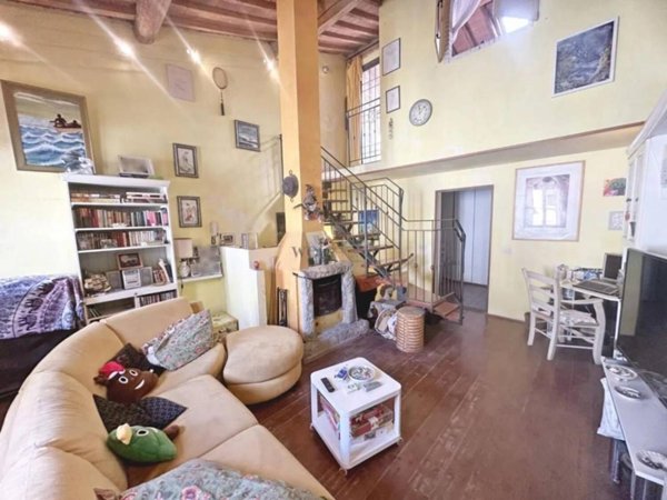 casa indipendente in vendita a Campi Bisenzio