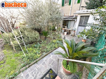 casa indipendente in vendita a Campi Bisenzio