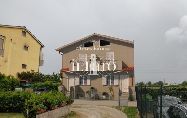 casa indipendente in vendita a Campi Bisenzio
