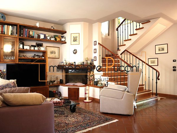 casa indipendente in vendita a Campi Bisenzio