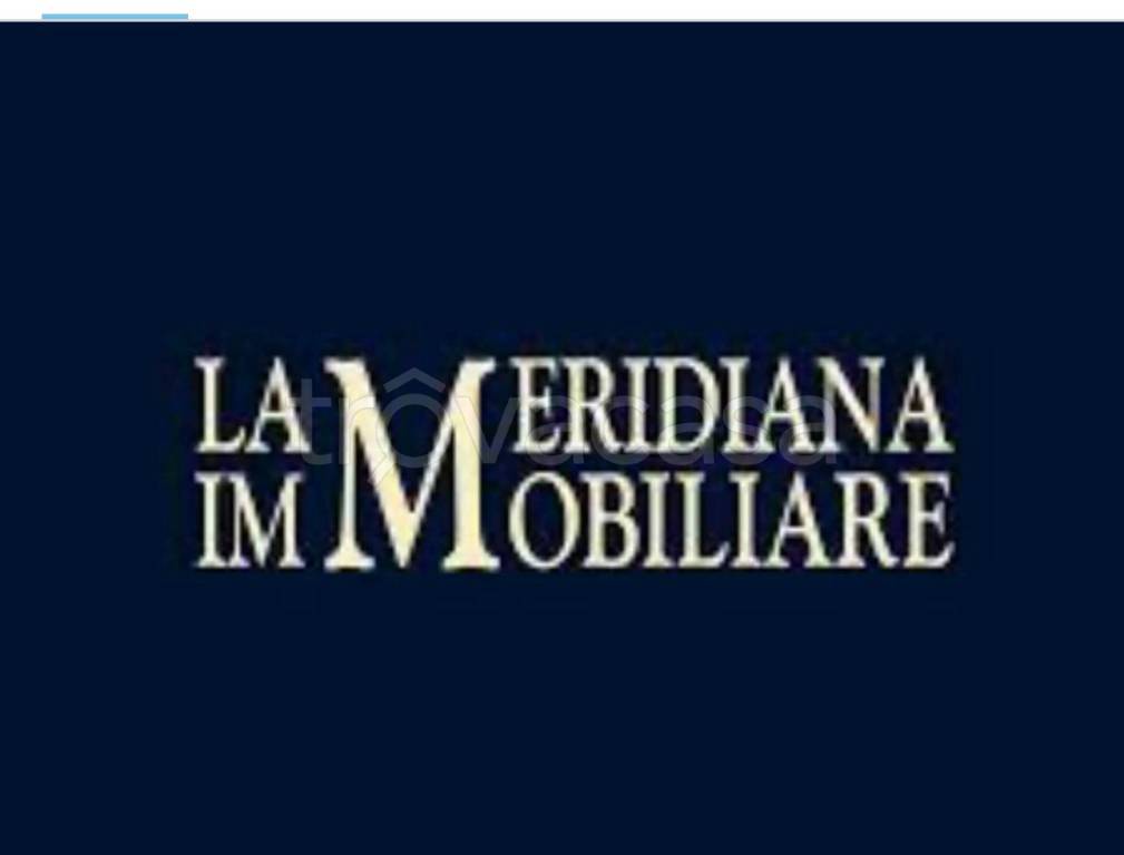 locale commerciale in vendita a Campi Bisenzio