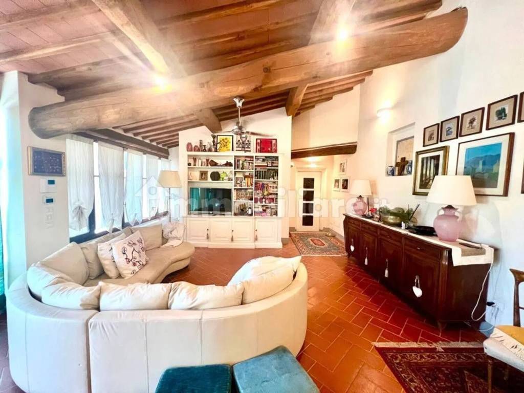 casa indipendente in vendita a Campi Bisenzio
