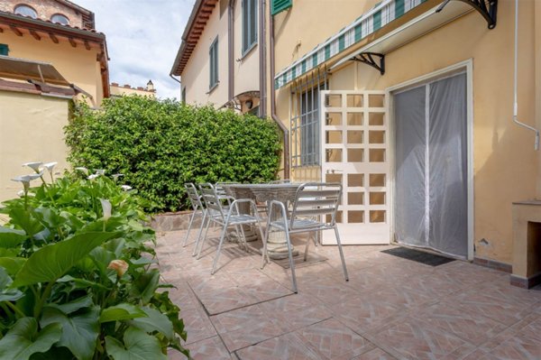 casa indipendente in vendita a Campi Bisenzio