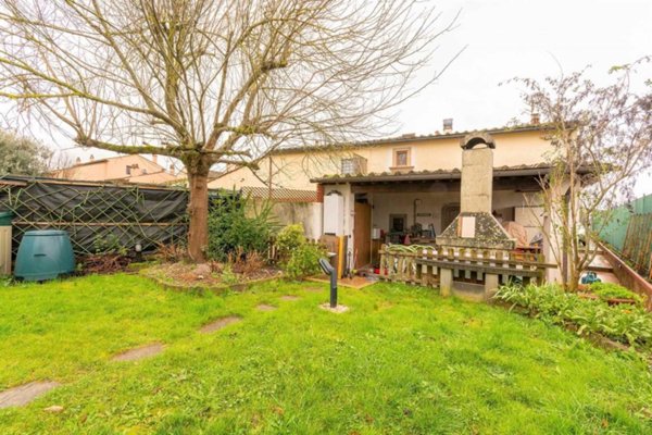 casa indipendente in vendita a Campi Bisenzio in zona Case Buffini