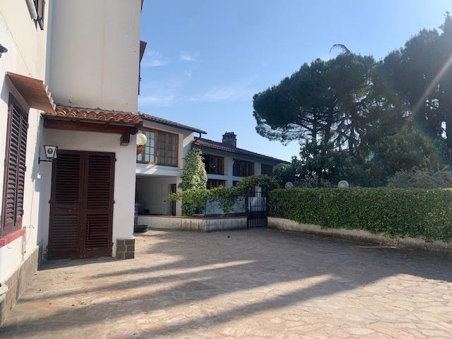 negozio in vendita a Campi Bisenzio in zona San Donnino