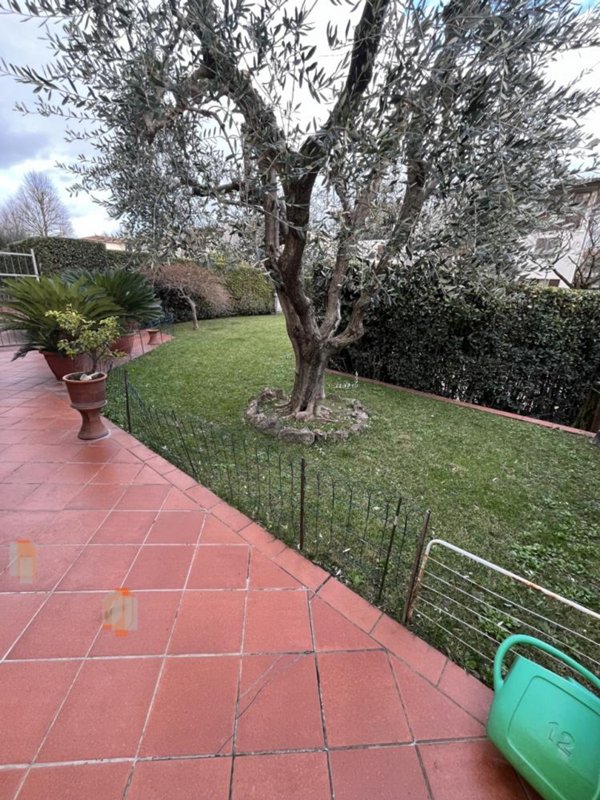 casa indipendente in vendita a Campi Bisenzio in zona Capalle