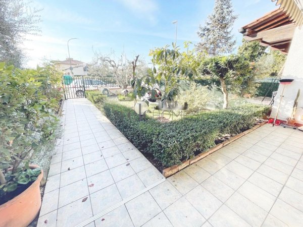 casa indipendente in vendita a Campi Bisenzio in zona San Cresci