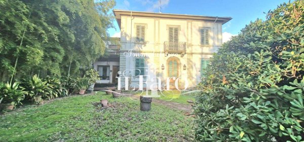 casa indipendente in vendita a Campi Bisenzio in zona Case Buffini