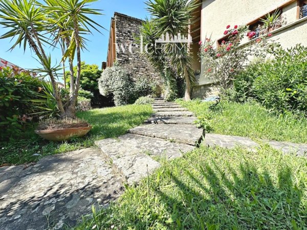 casa indipendente in vendita a Campi Bisenzio