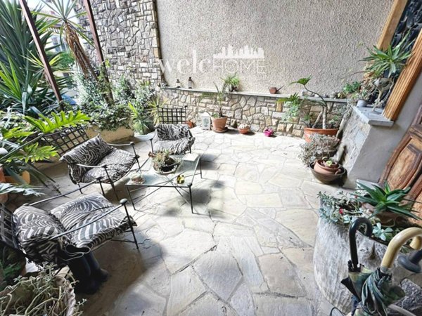 casa indipendente in vendita a Campi Bisenzio