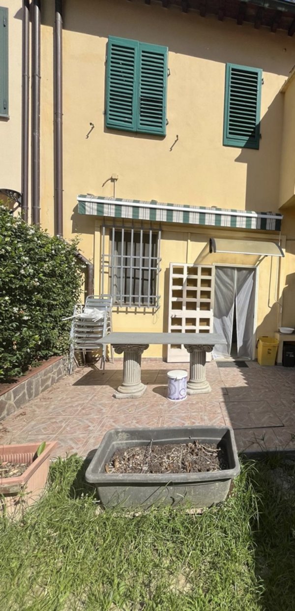 casa indipendente in vendita a Campi Bisenzio