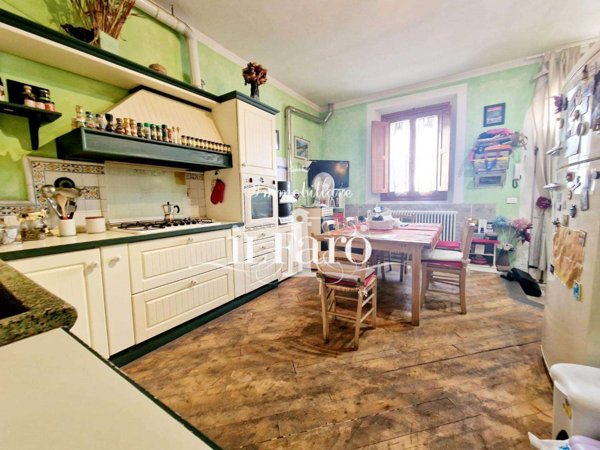 intera palazzina in vendita a Campi Bisenzio