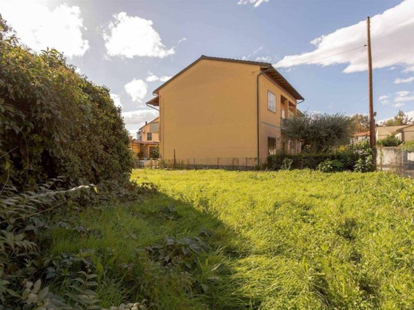 casa indipendente in vendita a Campi Bisenzio