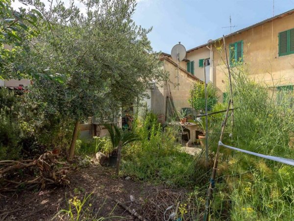 casa indipendente in vendita a Campi Bisenzio