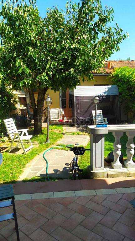 casa indipendente in vendita a Campi Bisenzio