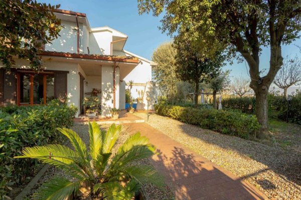 casa indipendente in vendita a Campi Bisenzio in zona San Cresci