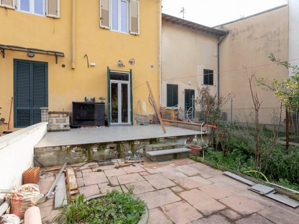 casa indipendente in vendita a Campi Bisenzio