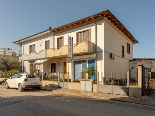 casa indipendente in vendita a Campi Bisenzio in zona San Piero a Ponti