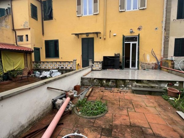 casa indipendente in vendita a Campi Bisenzio