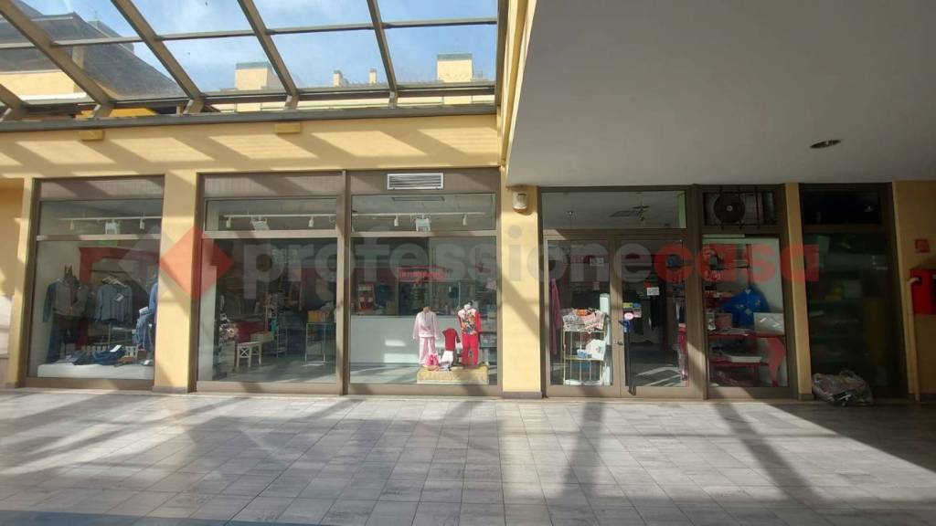 negozio in vendita a Campi Bisenzio
