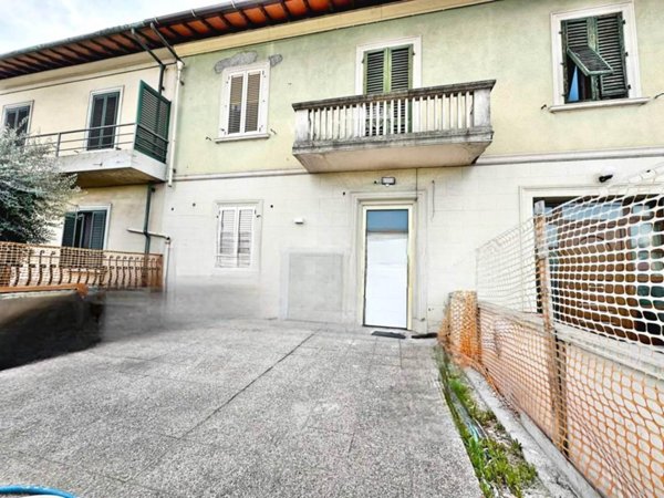 casa indipendente in vendita a Campi Bisenzio